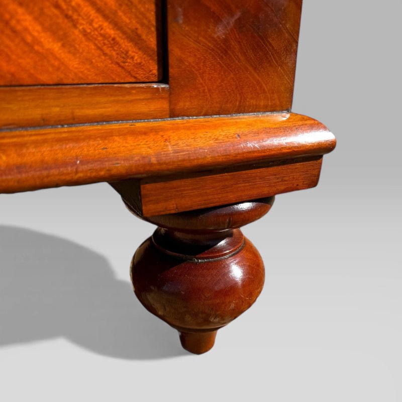 Antique Scottish Victorian Flame Mahogany Chest of Drawers with Wooden Handles - Image 8